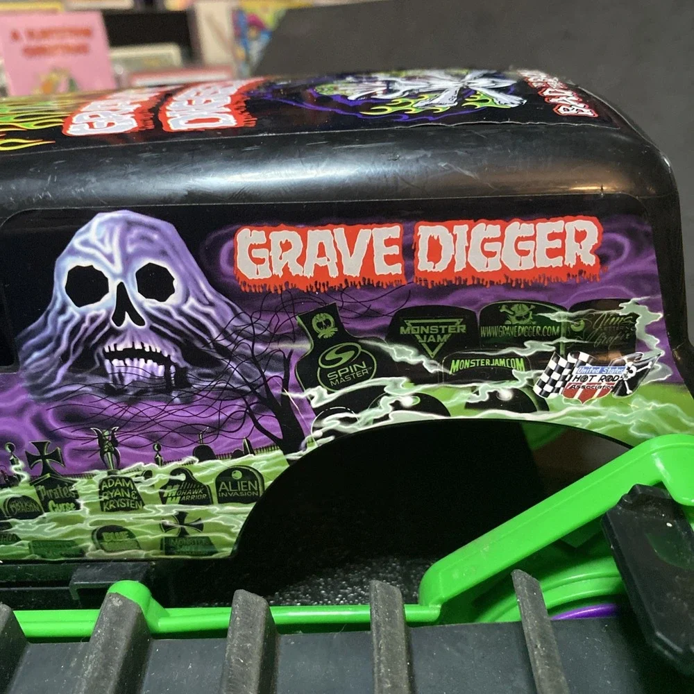 Monster Jam Official Grave Digger Trax All-Terrain Truck No Remote Control
